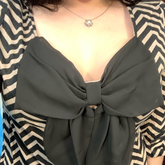 Chevron Top with Bow - Picture 2 of 3